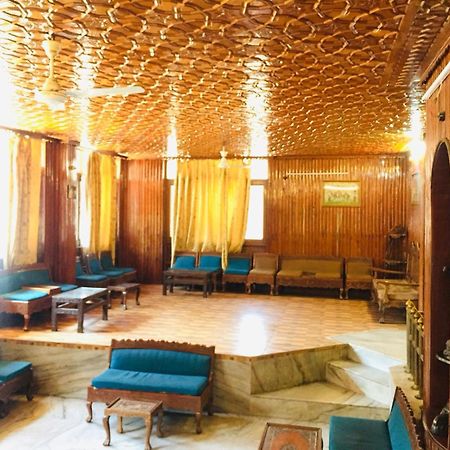 Kashmir Hill Town Hotel ศรีนาการ์ ภายนอก รูปภาพ
