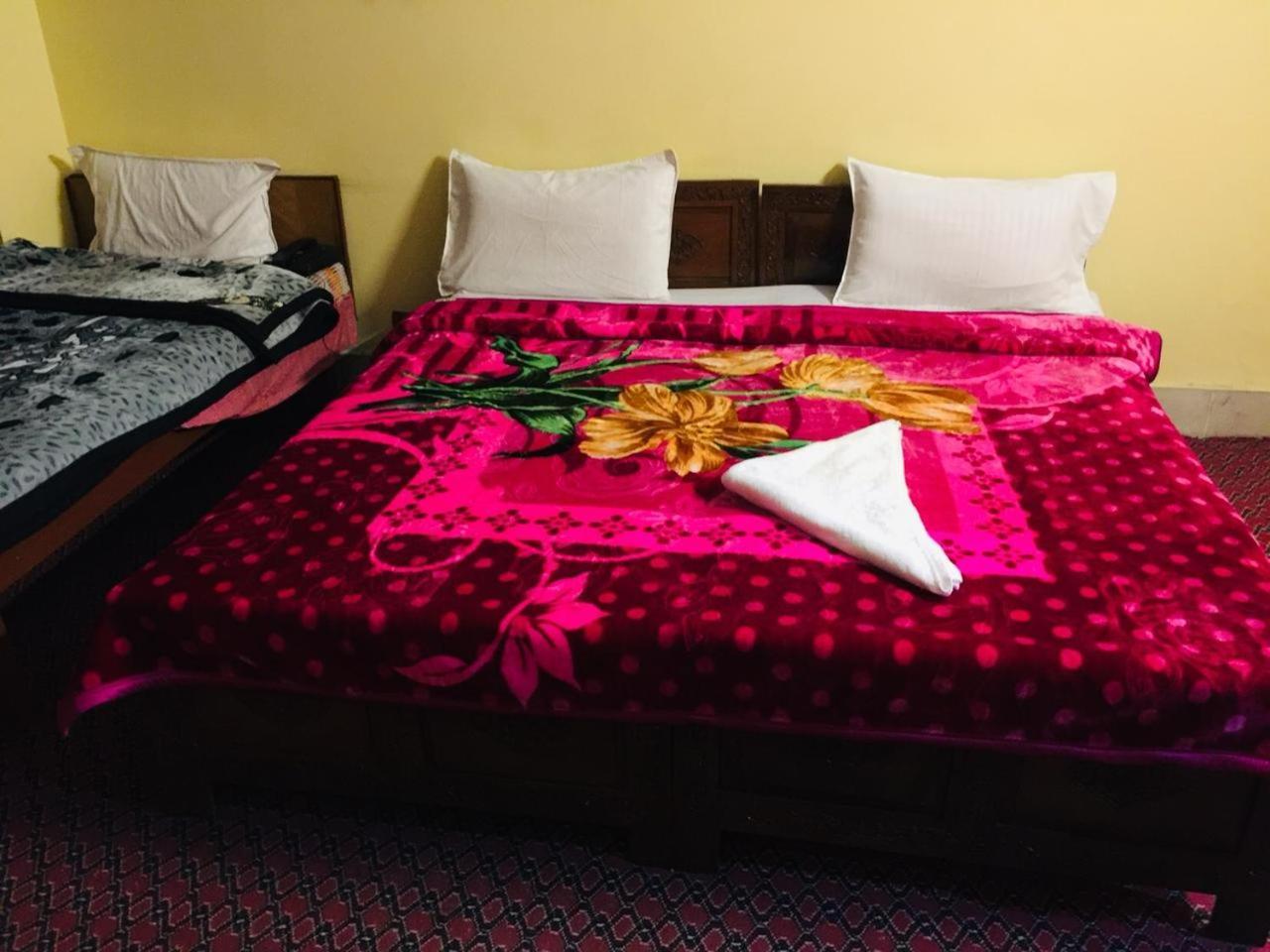 Kashmir Hill Town Hotel ศรีนาการ์ ภายนอก รูปภาพ