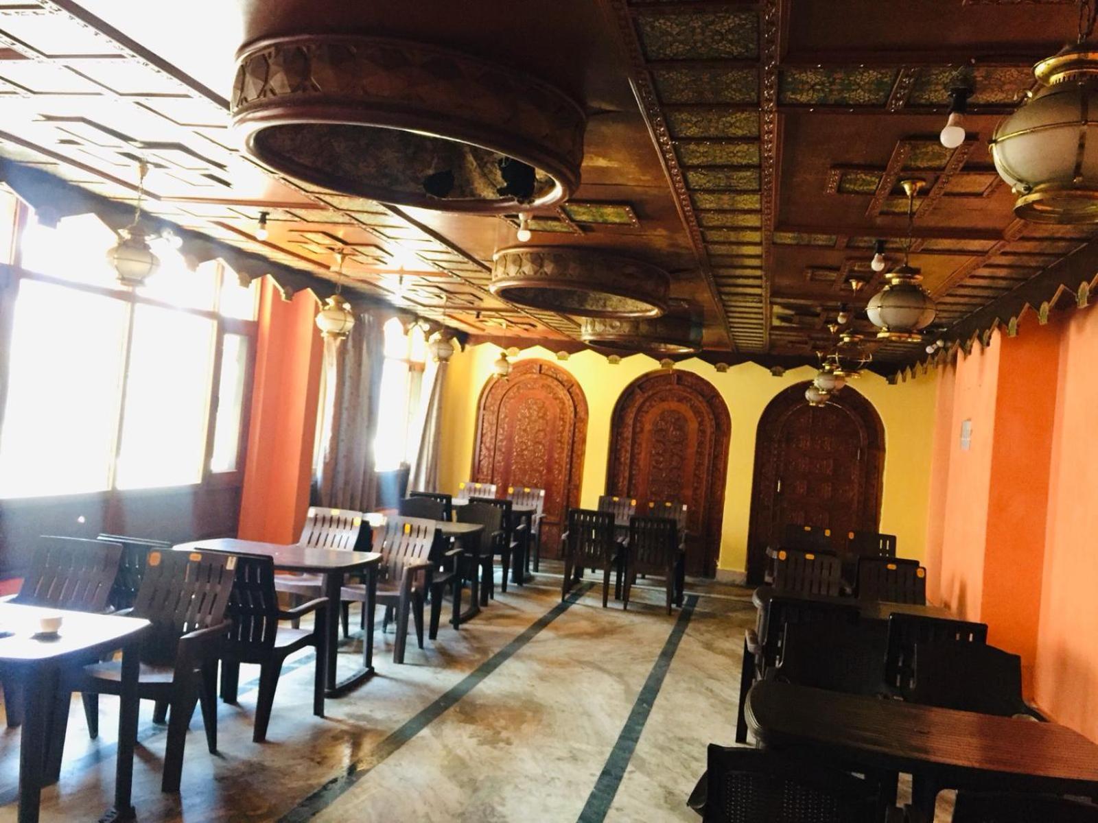 Kashmir Hill Town Hotel ศรีนาการ์ ภายนอก รูปภาพ