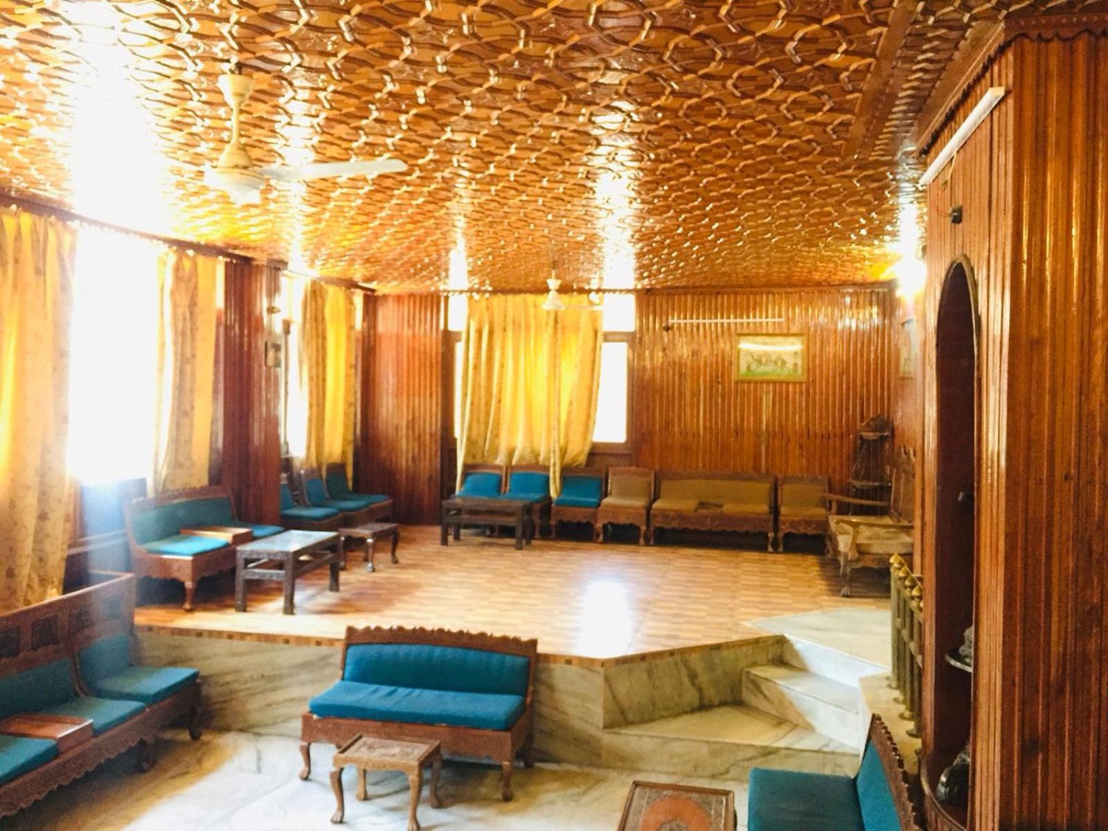 Kashmir Hill Town Hotel ศรีนาการ์ ภายนอก รูปภาพ
