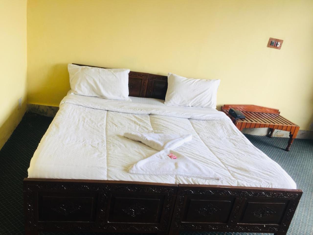 Kashmir Hill Town Hotel ศรีนาการ์ ภายนอก รูปภาพ
