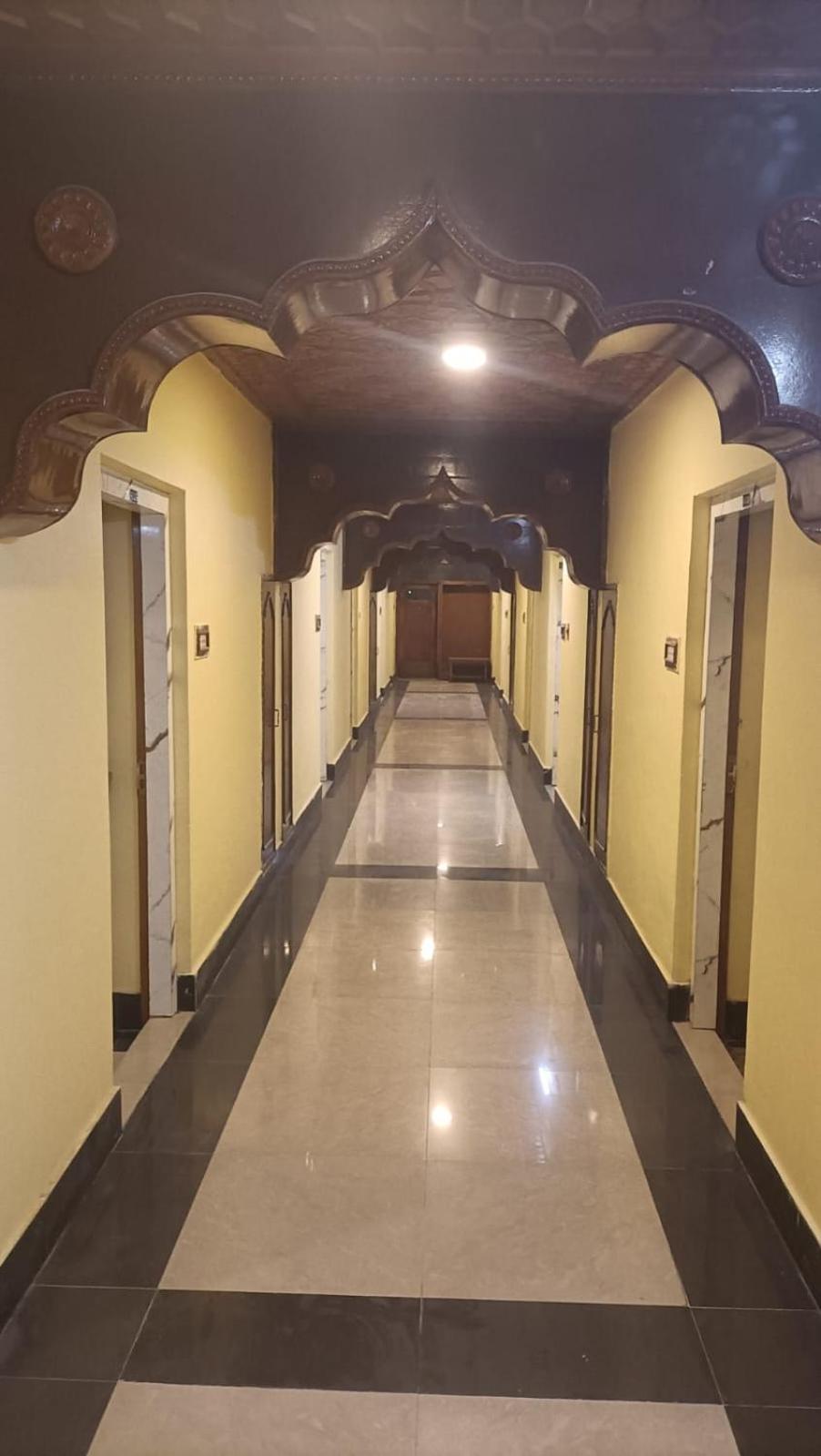 Kashmir Hill Town Hotel ศรีนาการ์ ภายนอก รูปภาพ