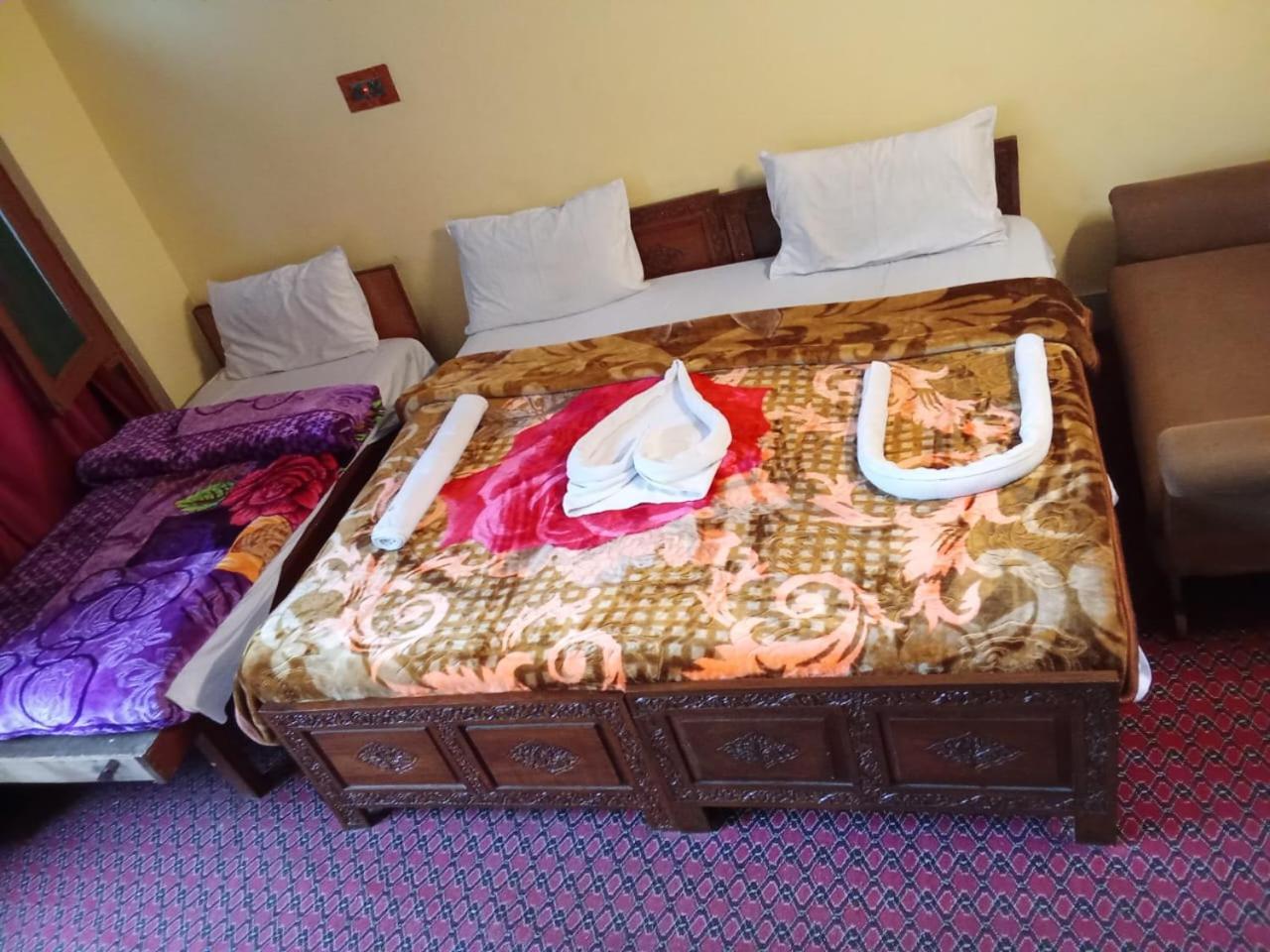 Kashmir Hill Town Hotel ศรีนาการ์ ภายนอก รูปภาพ