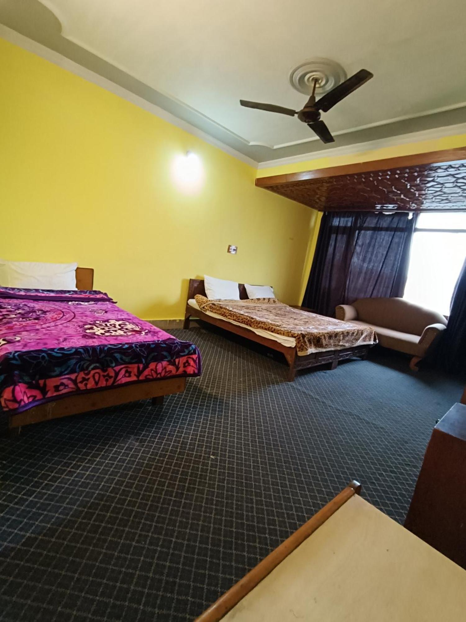 Kashmir Hill Town Hotel ศรีนาการ์ ภายนอก รูปภาพ